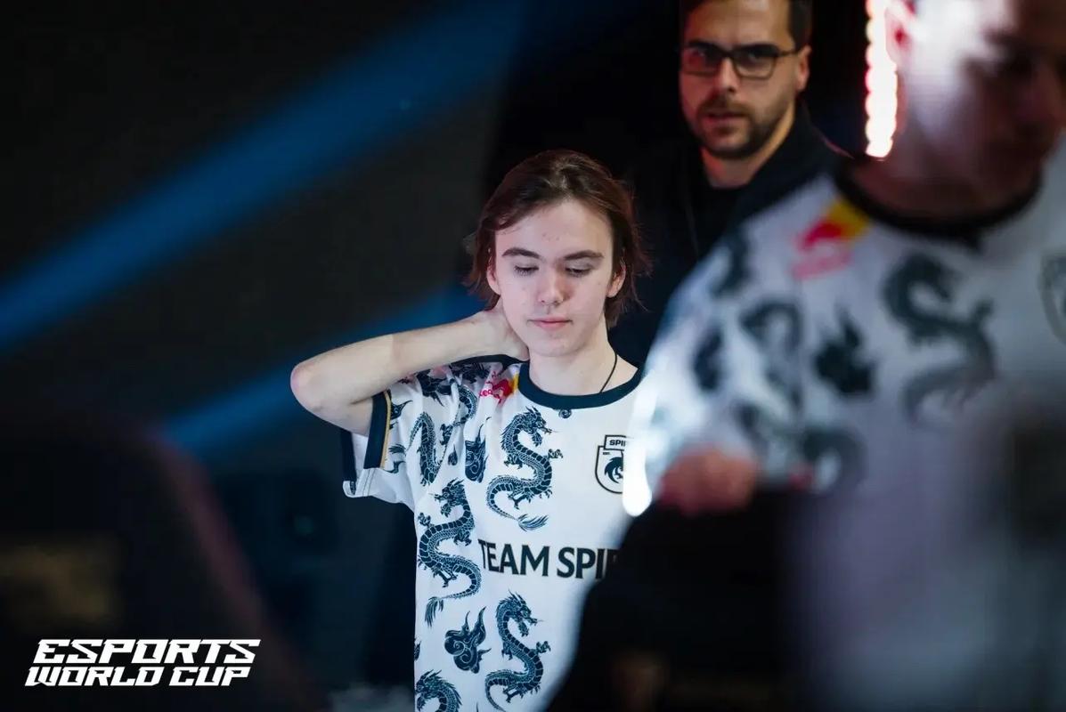 2024 LPL 全明星赛-有趣的统计数据： rookie 是最年长的选手； bin 是最年轻的选手